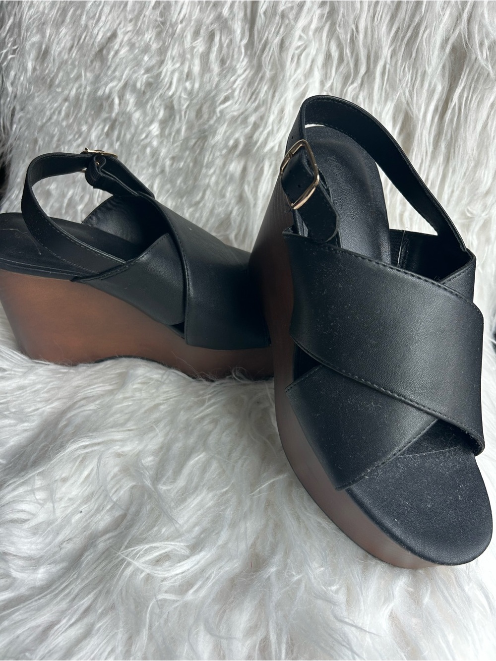 Universal Thread Wedges, NWT
